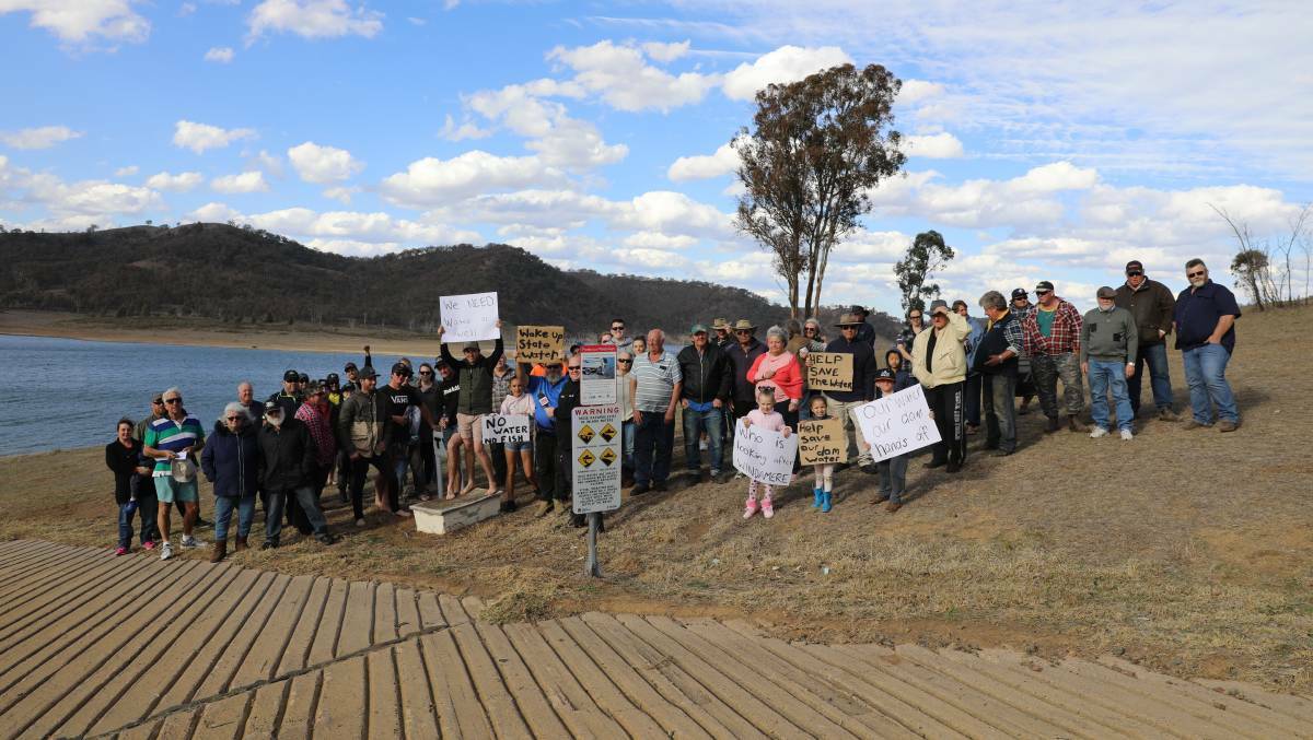 The group of around 80 protestors at Windamere Dam in August. Photo: Simone Kurtz