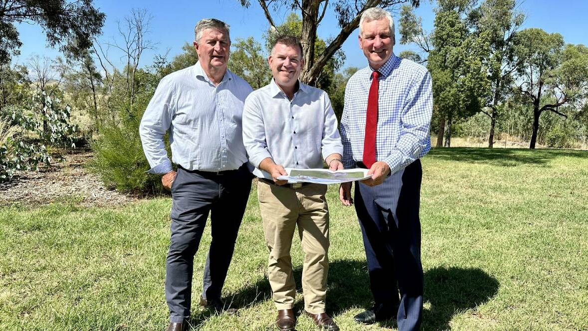 Member for Dubbo Dugald Saunders with Mid-Western Regional Council Mayor Des Kennedy and Council General Manager Brad Cam in February 2023.