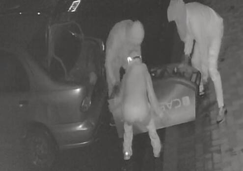 Security cameras captured the thieves. Photo: Orana Midwest Police Force