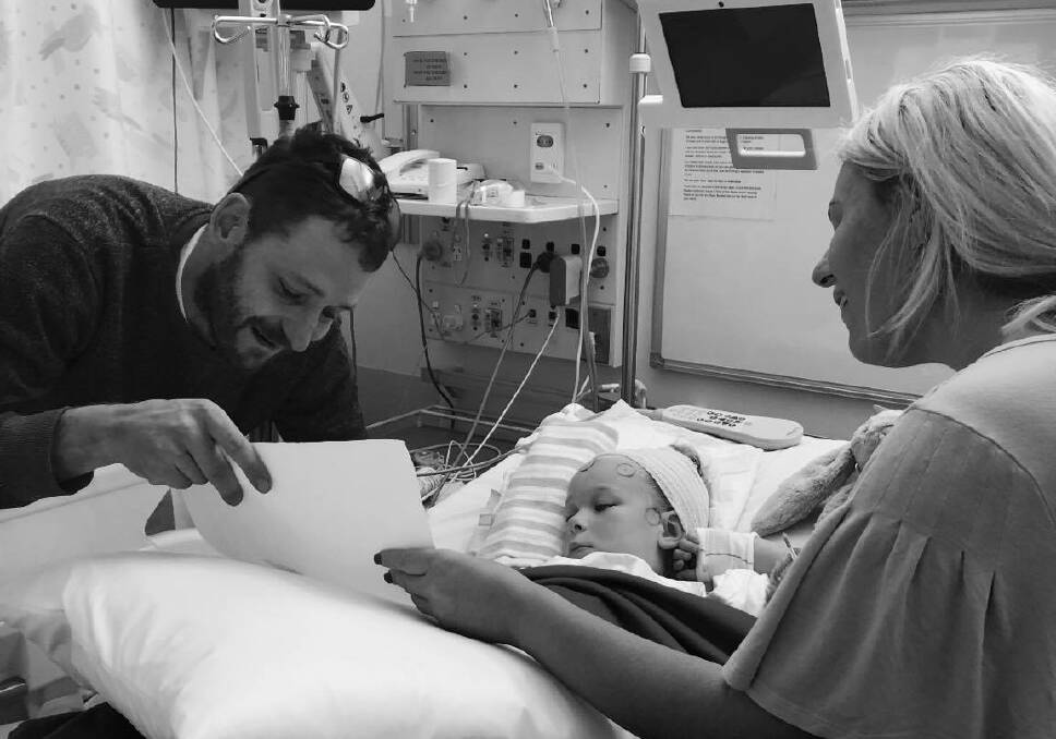 Mia in hospital with her parents by her side.
Photo: Facebook / Stacey Bennett