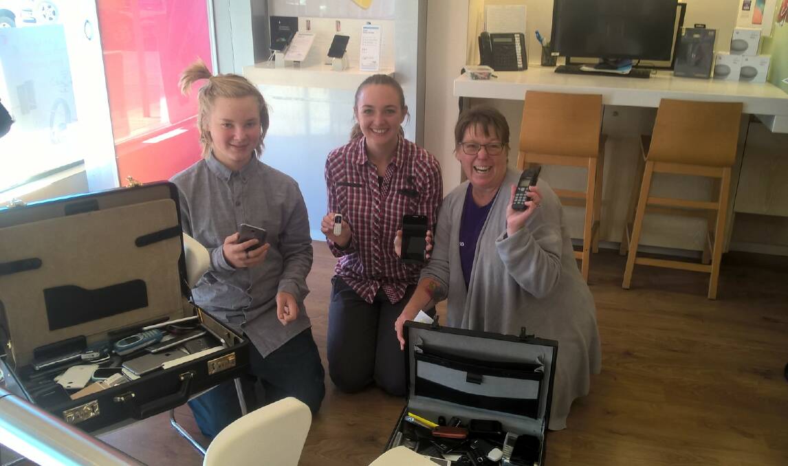 Jasber and his phone collection with Emily and Megan from Telstra Mudgee.