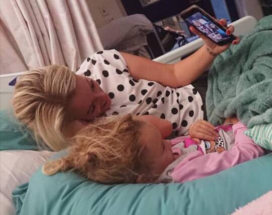 Mia and her mum Stacey in a video chat.
Photo: Facebook / Stacey Bennett