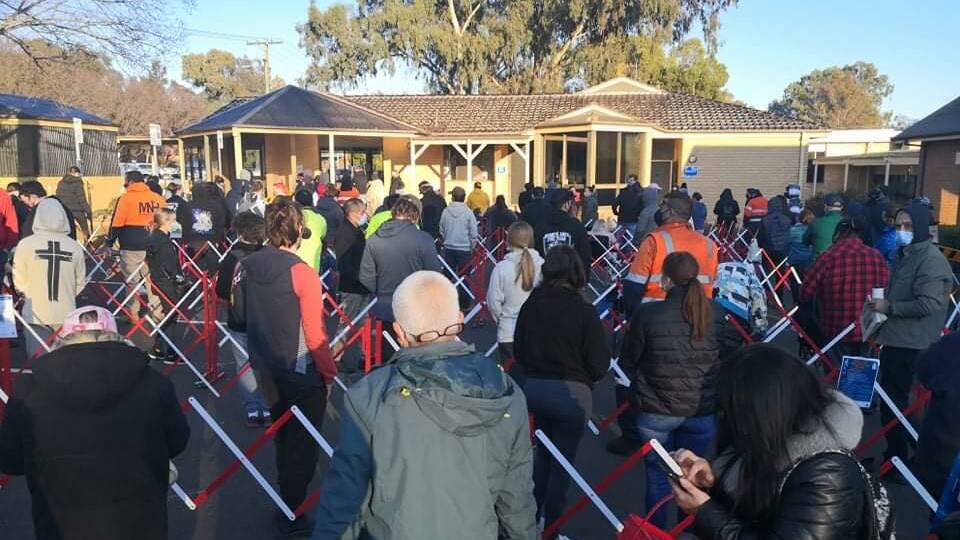People lining up hours before Mudgee's pop-up vaccination clinic opens. Photo: Jackie Trott