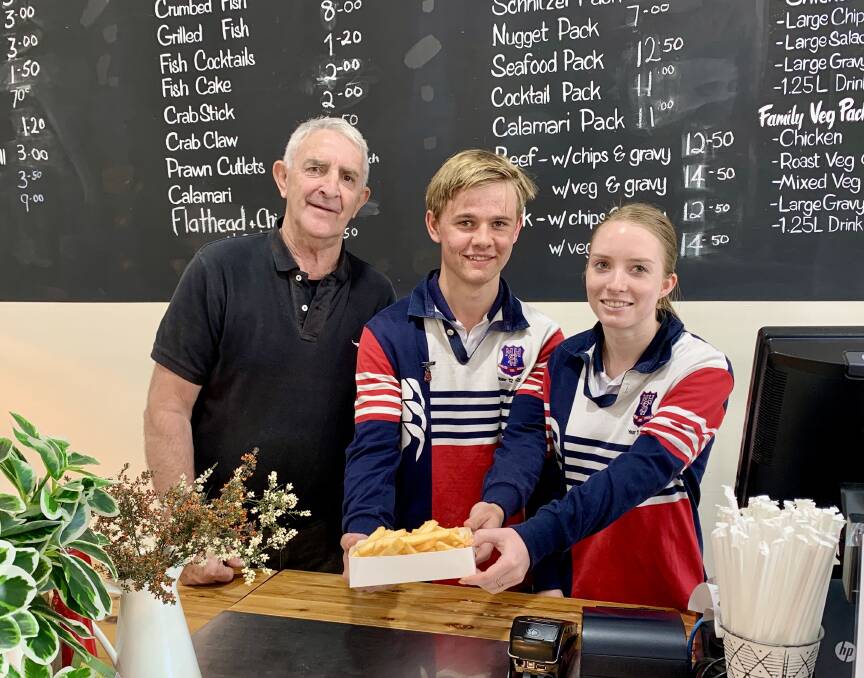 CHIPPIES: Mudgee Takeaway owner Elwyn Lang with Mudgee High School captains Ned Dickson and Alexis Gaffney.