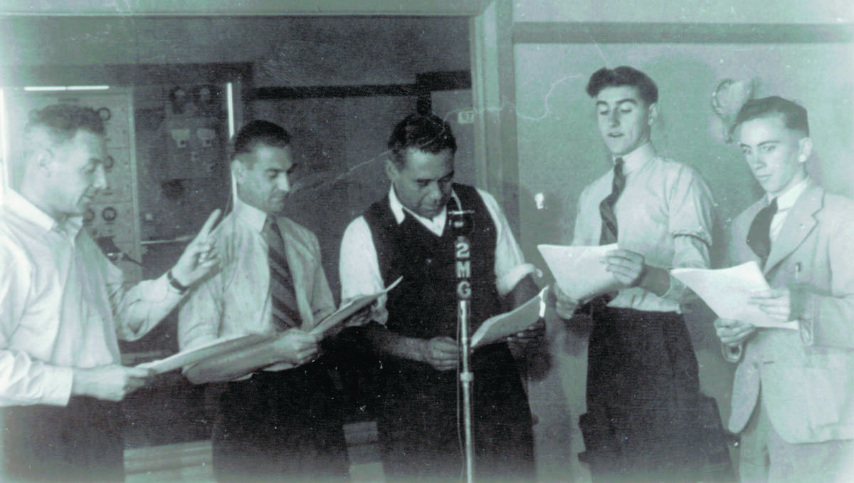 Jim Duncan, Harry Milton, Bill Onus, Neville Milton & Mr Robards on air in 1944.